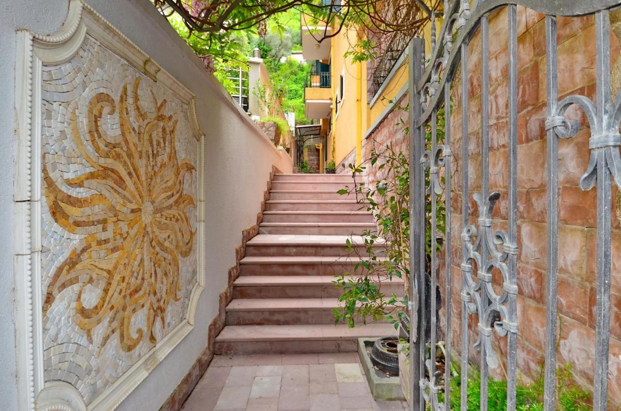 Hotel Meduza Бечичі Екстер'єр фото